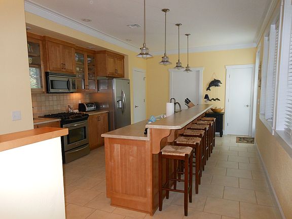 4th image of 305 Nedley St