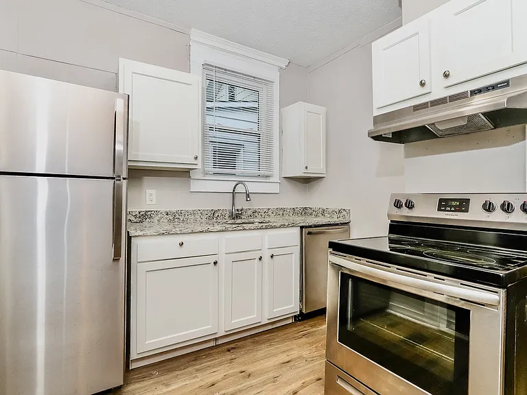 800065_020_kitchen_13247429.jpg