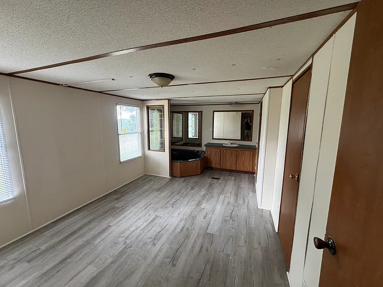103 Shelby Dr — Photo 3