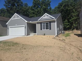 1205 Cedarwood St, Greenville, MI 48838