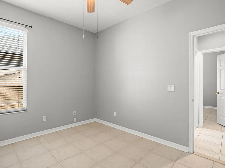 2810 University Acres Dr — Photo 32