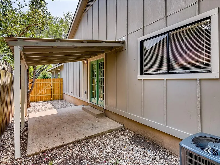 102 Nicole Cv #B — Photo 17