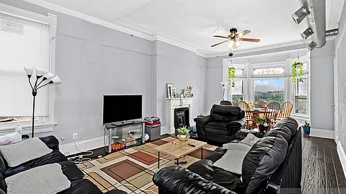 624-8 S. Racine Ave. Photo 1