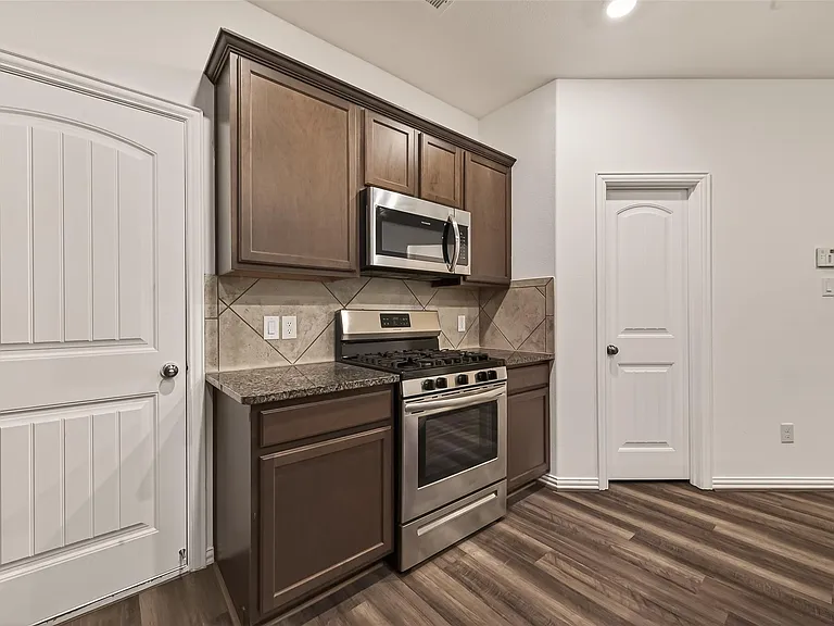 15918 Tug Ct — Photo 5
