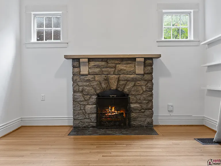 1041 Fontaine Rd — Photo 9