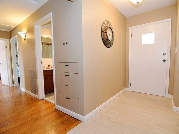 2nd image of 7729 Meadowview Dr