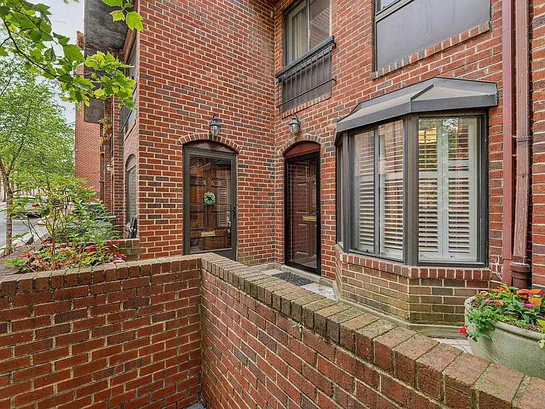 3246 Grace St NW — Photo 2