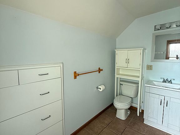 3rd image of 705 Rugby St