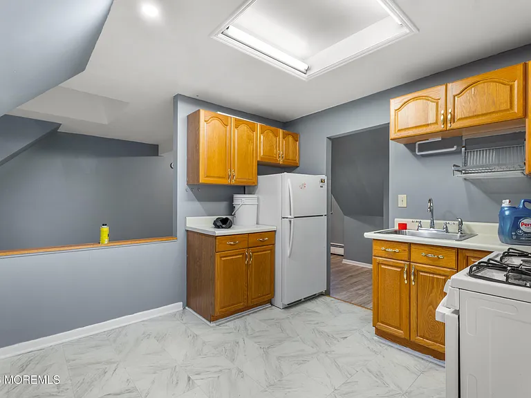 96 Wilson Ave — Photo 6