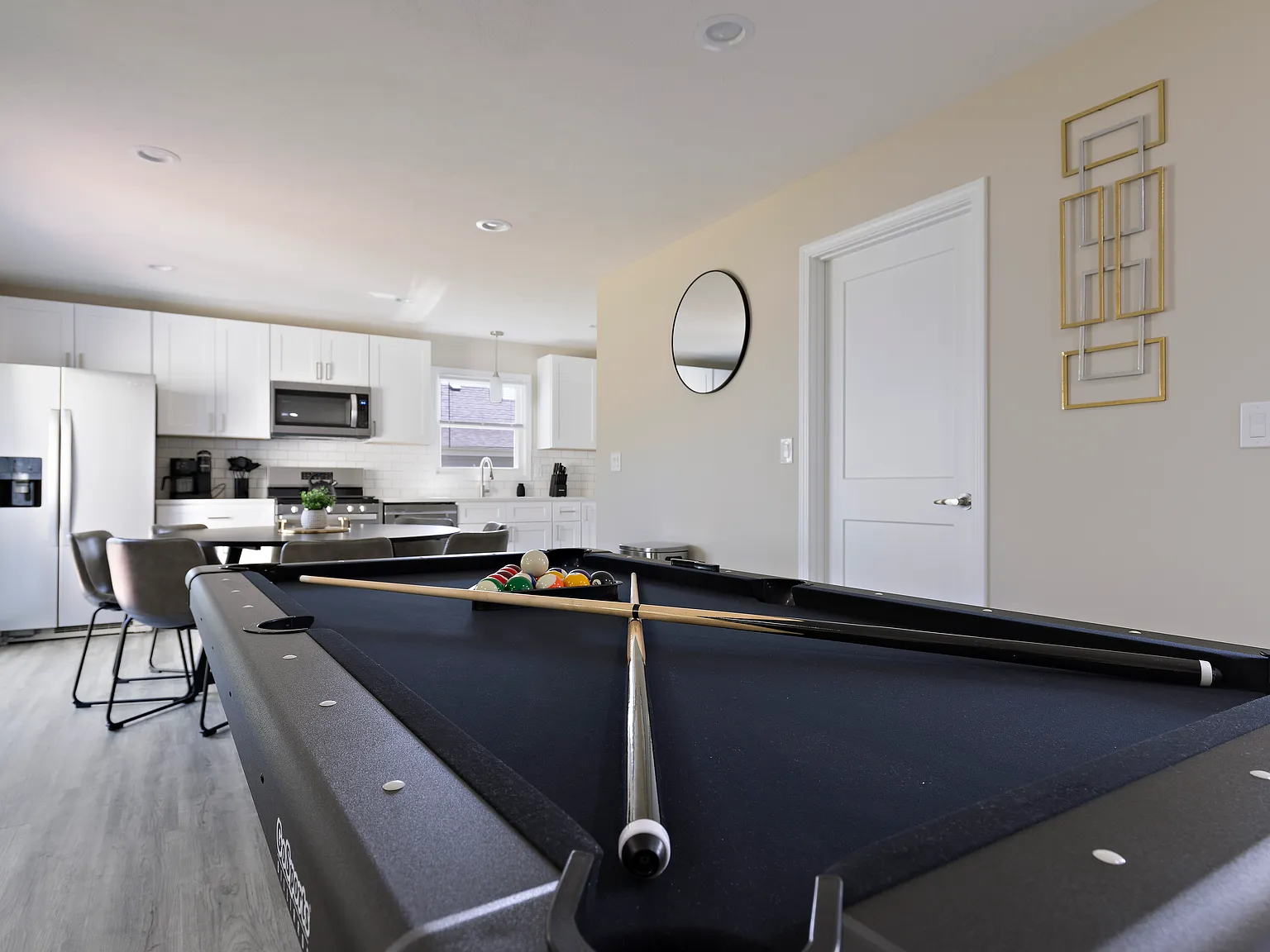 3 bed, 1230 sqft, $7,900 — Photo 1