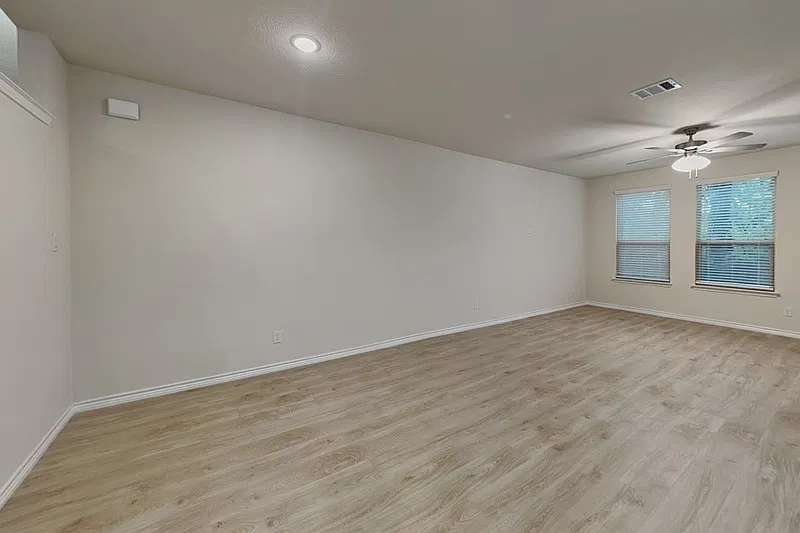 4 bed, 2.5 bath, 2023 sqft, $2,295 — Photo 3