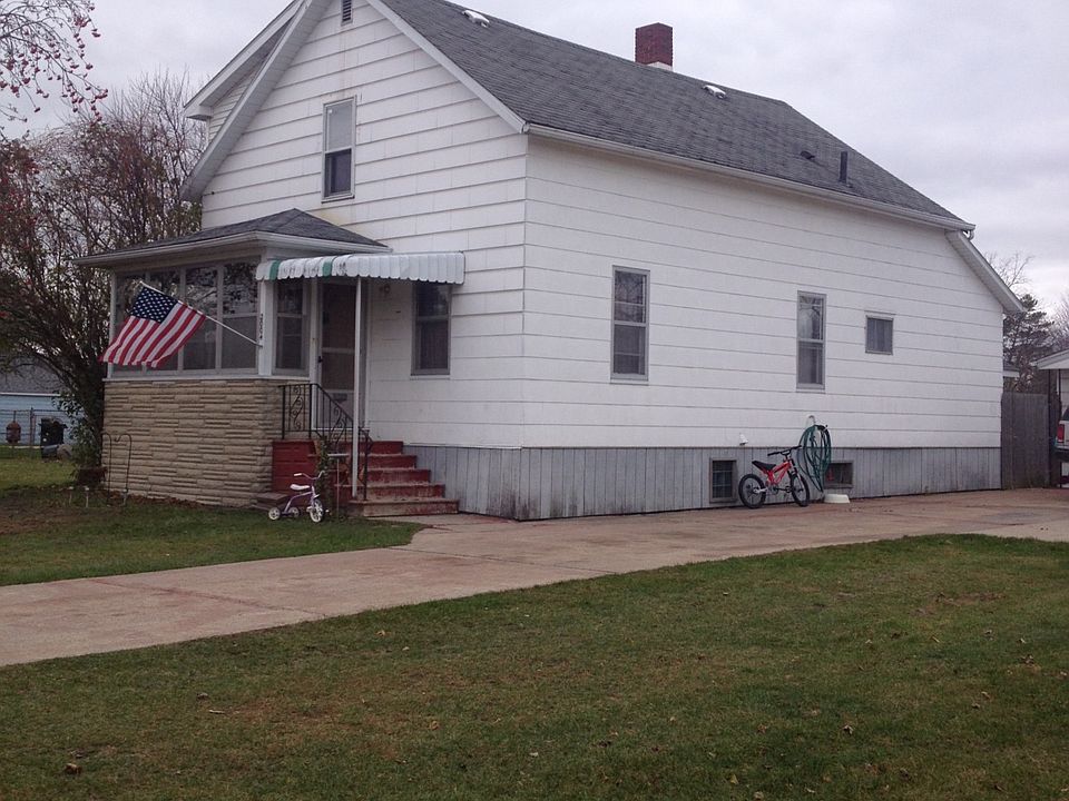 Enclosed front porch