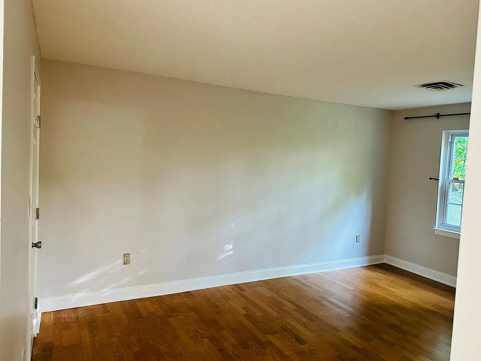 3 bed, 1163 sqft, $3,199 — Photo 4