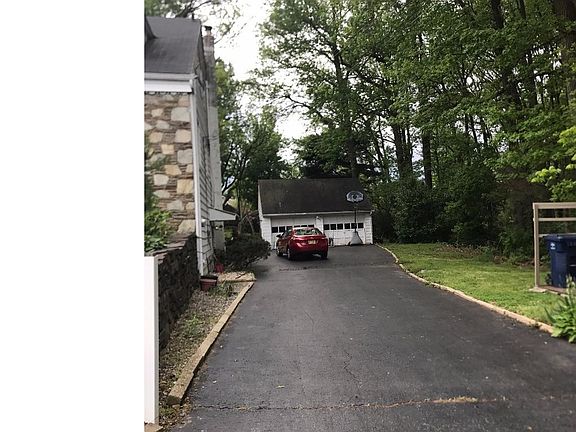 3rd image of 817 Lake Dr