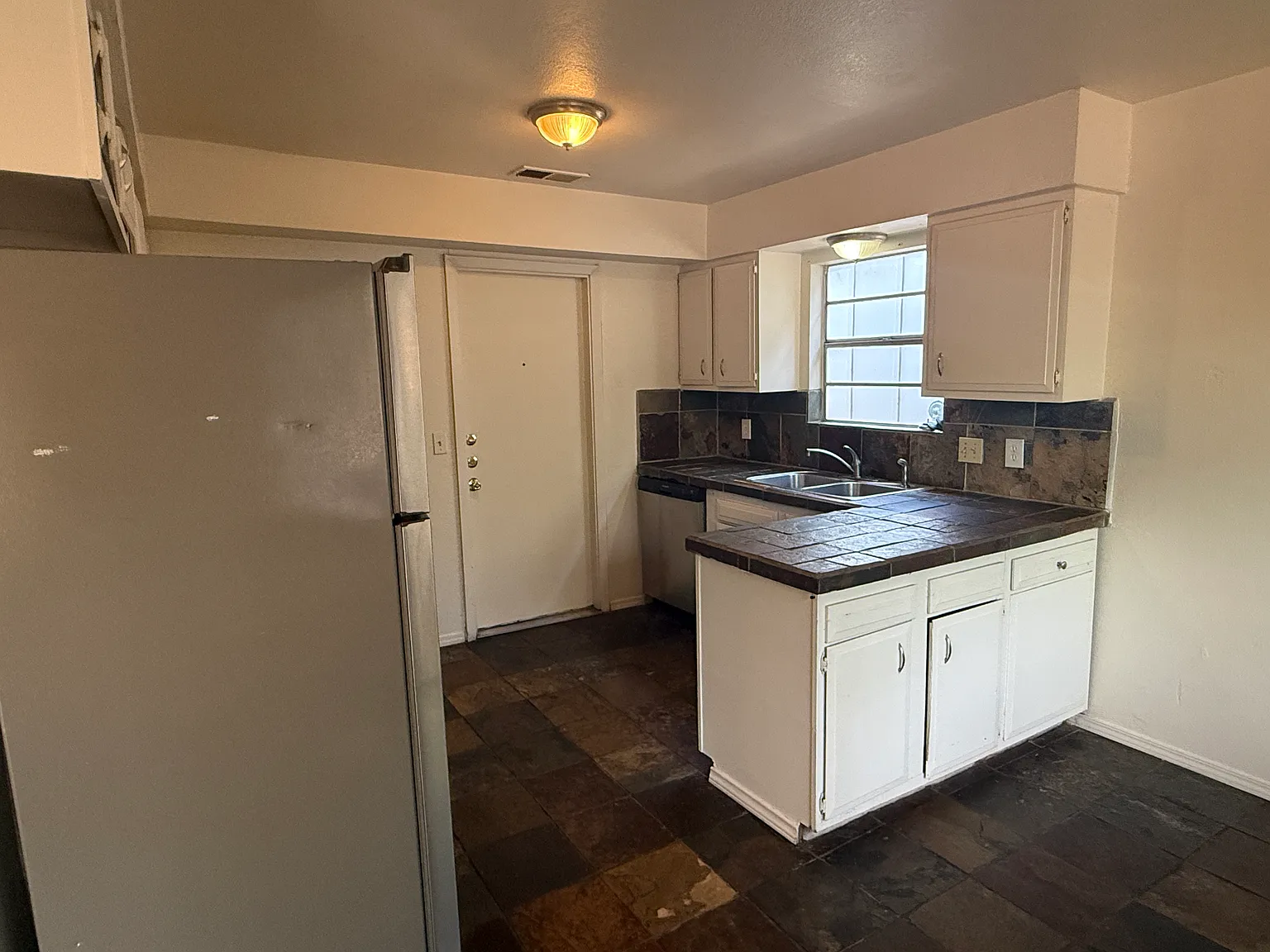 3 bed, 1030 sqft, $1,595 — Photo 4