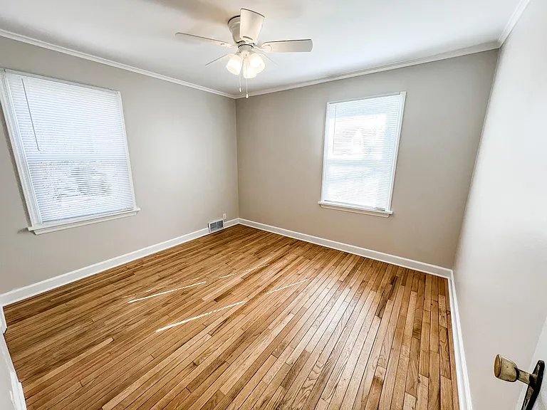 410 S Westlawn Ave — Photo 3