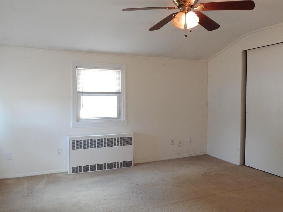 2nd image of 37 Jetmore Pl