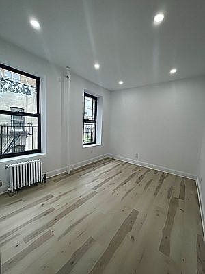 4th image of 302 Mott St APT 41