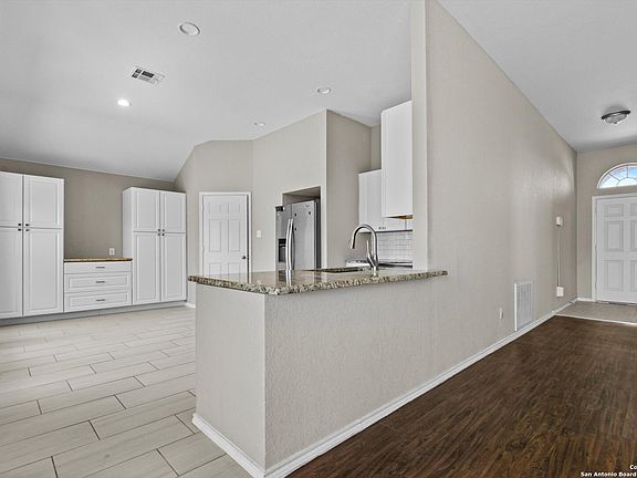 4th image of 1639 ELIZABETH CT