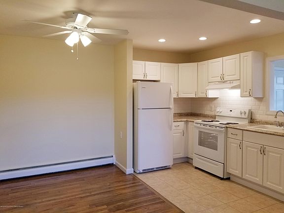 3rd image of 68 Berkshire Ct