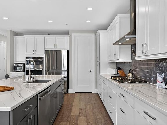 5th image of 8255 Main St #2