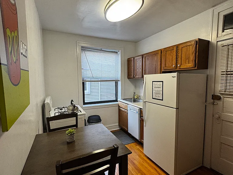 1915 W Larchmont Ave #2 — Photo 7