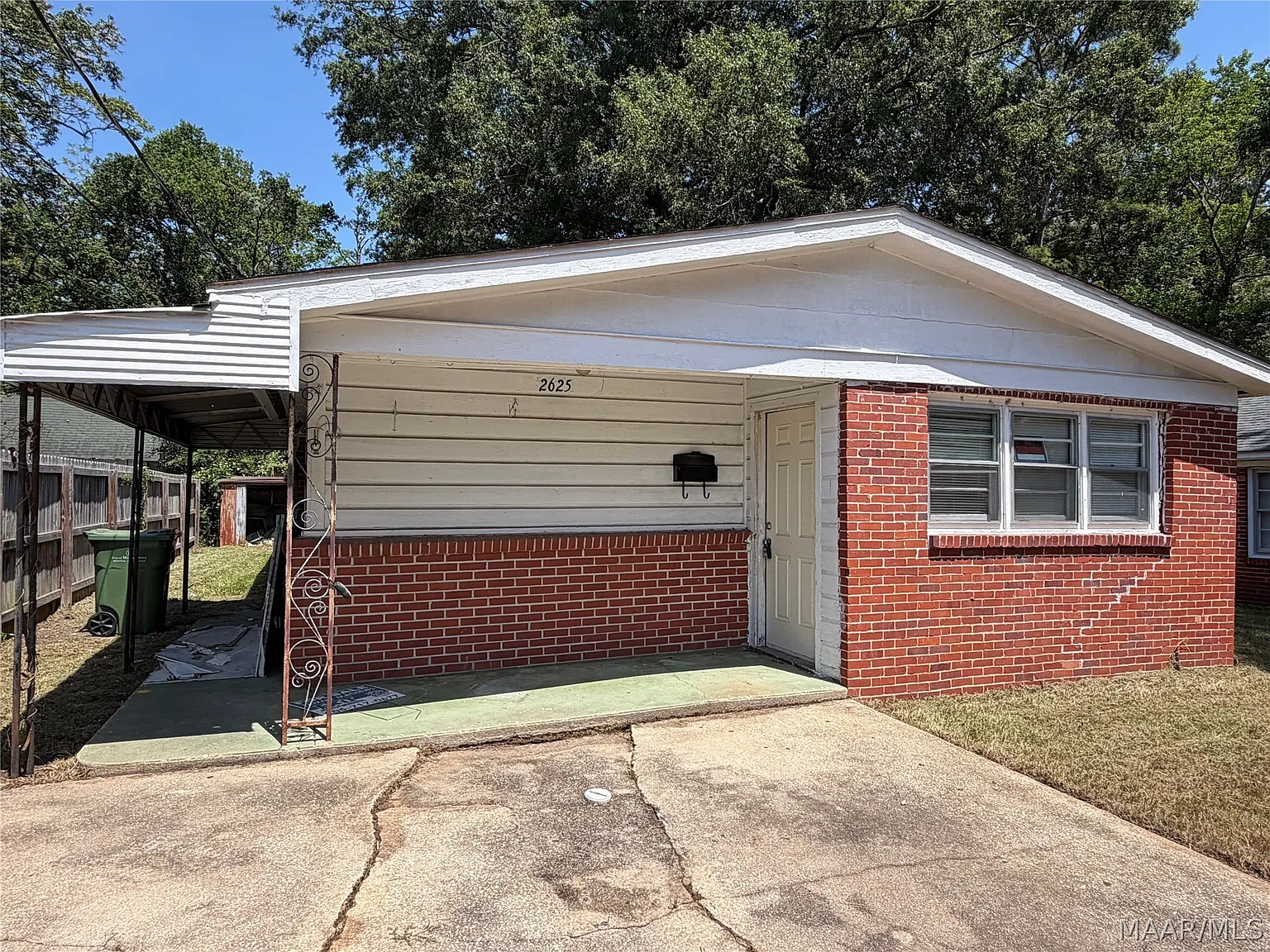 3 bed, 1.5 bath, 1226 sqft, $1,400 — Photo 2