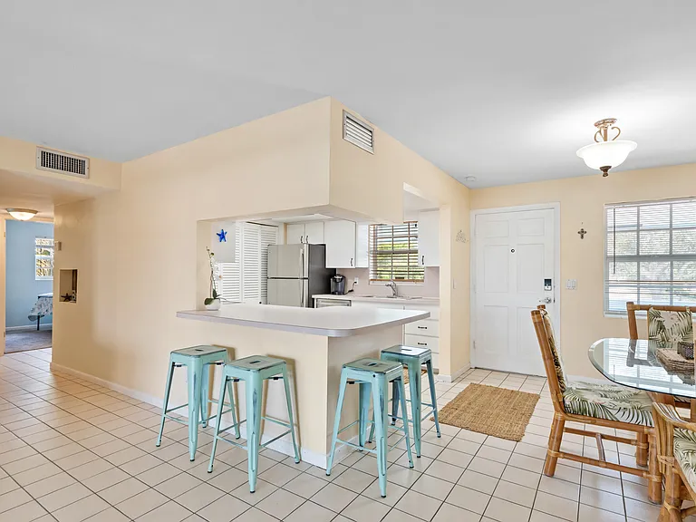 249 Center St #2C — Photo 8