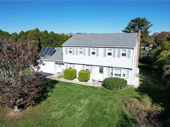 35 Foster Ln, Narragansett, RI 02882