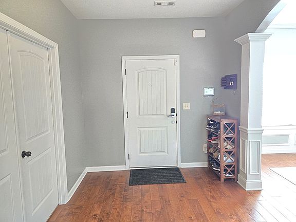 3rd image of 26 Bristol Ln