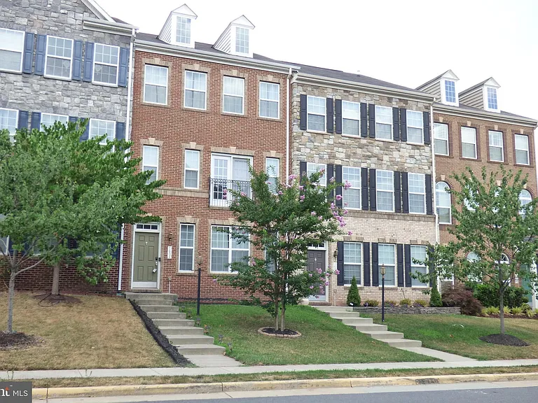 1604 Kinnaird Ter NE — Photo 2