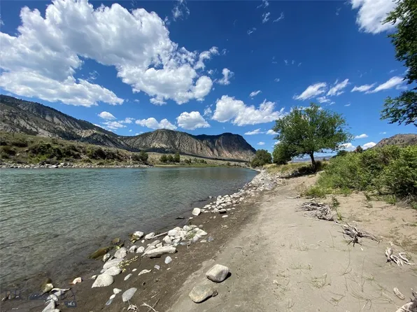 521 Us Highway 89 S, Gardiner, MT 59030