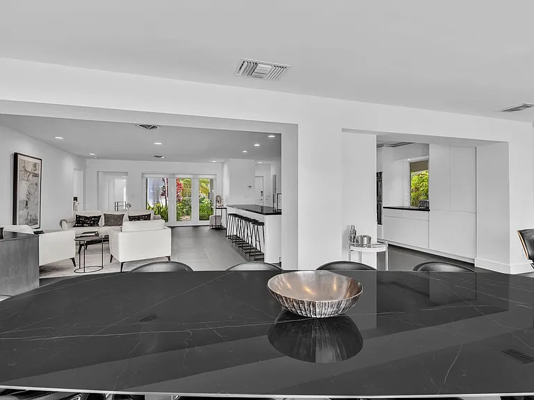 1640 NE 43rd St — Photo 35