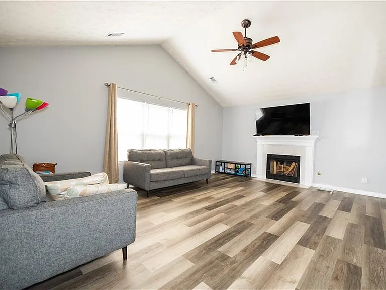599 Rivulett Ct — Photo 3