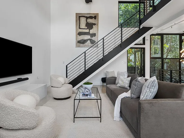 1037 N Laurel Ave #19C — Photo 52