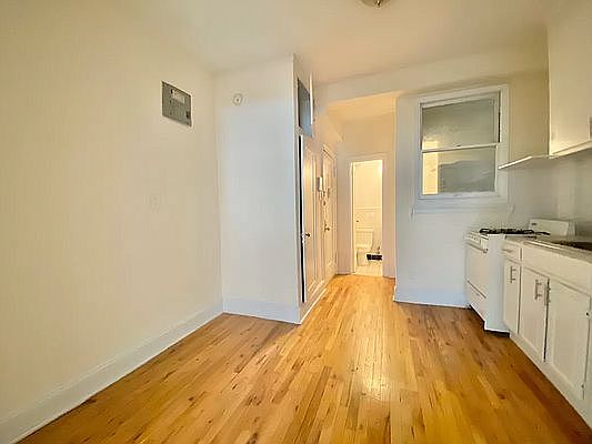 3rd image of 1606 1st Ave #2CC