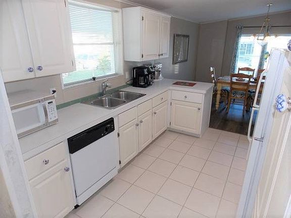 3rd image of 1756 Western Redwood Ave