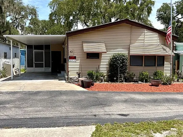 42 Lake Ave, Tavares, FL 32778