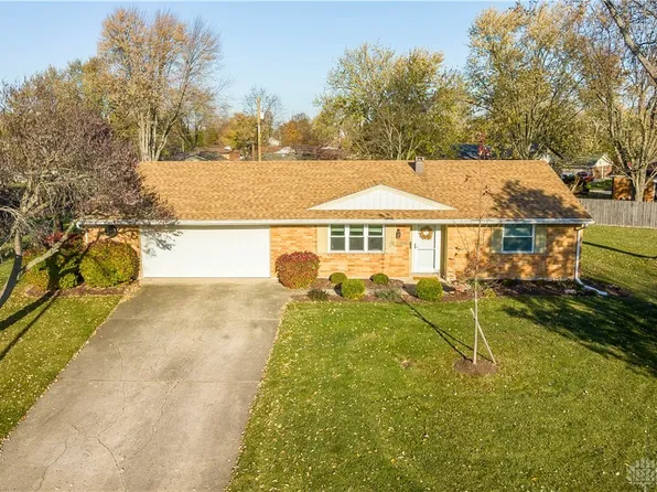 304 Doris Ct, Englewood, OH 45322