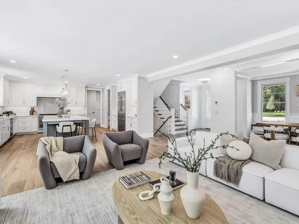 19 Willow Circle, Mashpee, MA 02649