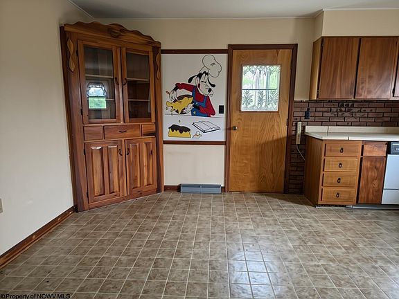 5th image of 105 Grandview St