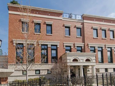 420 W Armitage Ave, Chicago, IL, 60614