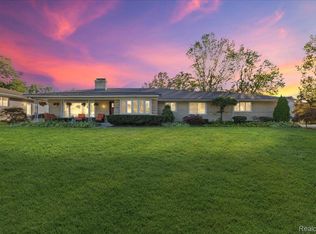 28791 Sunset Blvd W, Lathrup Village, MI 48076