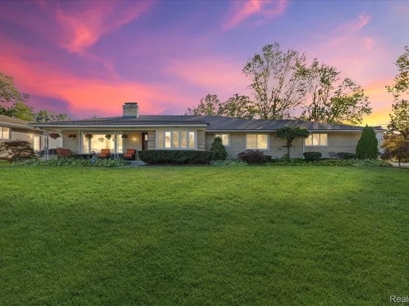 28791 Sunset Blvd W, Lathrup Village, MI 48076