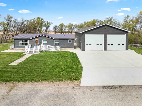 137 Roosevelt St, Cayuga, ND 58013