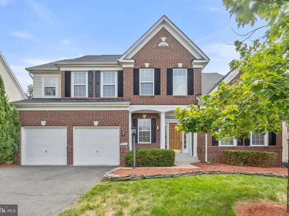 816 Larch Valley Ct NE, Leesburg, VA 20176