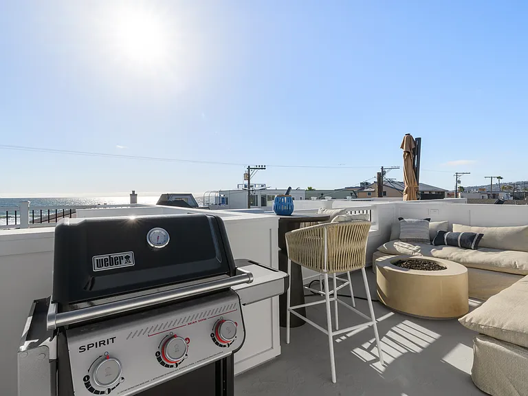 720 Nantasket Ct — Photo 2