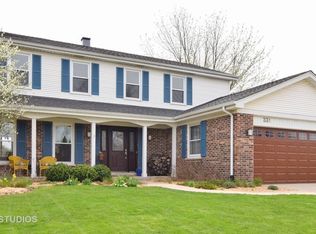331 Hillside Ct, Schaumburg, IL 60193