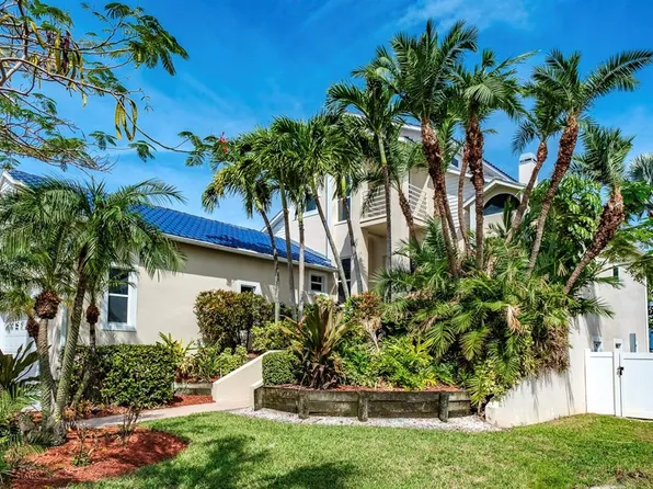 11825 1st St E, Treasure Island, FL 33706