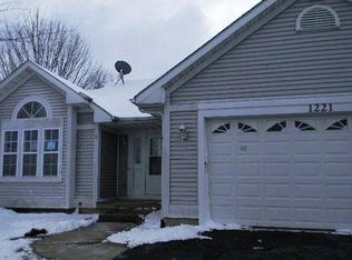 1221 Candlewick Dr NW, Poplar Grove, IL 61065